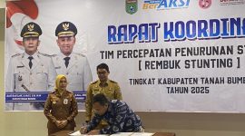 Penandatangan MoU Penanganan Stunting Antara Pemerintah Daerah Kabupaten Tanah Bumbu dengan Yayasan Rumah Pena BerAksi