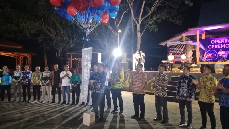 Sekretaris Daerah Kotabaru, H Eka Saprudin Resmikan Pembukaan Kejuaraan Gantole di Kotabaru