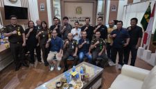 Foto Bersama PWI Tanah Bumbu bersama Kejaksaan Negeri usai Gelar Audiensi