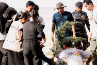 Kemah Jurnalistik, PWI Tanah Bumbu dan PT Pelindo Tanah Pohon di Pantai Rindu Alam, Pagatan, Minggu (31/8/2025).