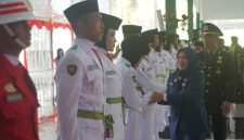 PJ Sekretaris Daerah Kabupaten Tanah Bumbu, Yulian Herawati Ucapkan Selamat Kepada Anggota Paskibraka Yang Baru Saja Dikukuhkan