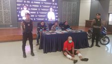 Press Release Pengungkapan Kasus Pembunuhan di Kotabaru Dengan Menghadirkan Tersangka S