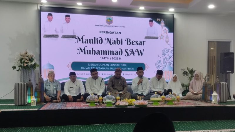 Pemkab Kotabaru menggelar peringatan Maulid Nabi Muhammad SAW 1447 Hijriyah di Masjid Apung Kotabaru.