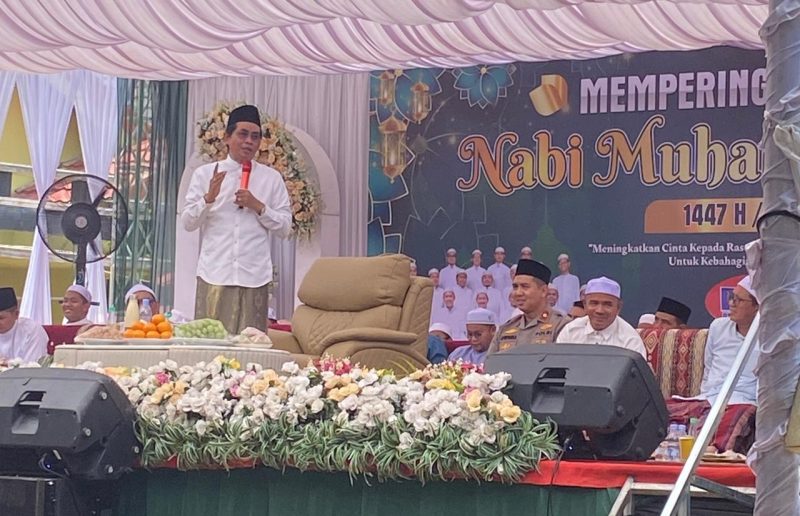 KH Anwar Zahid Saat Isi Ceramah di Acara Maulid Nabi Muhammad SAW di kesiaman Paman Arul di Karang Jawa Desa Baroqah Kecamatan Simpang Empat Tanah Bumbu, Kalimantan Selatan
