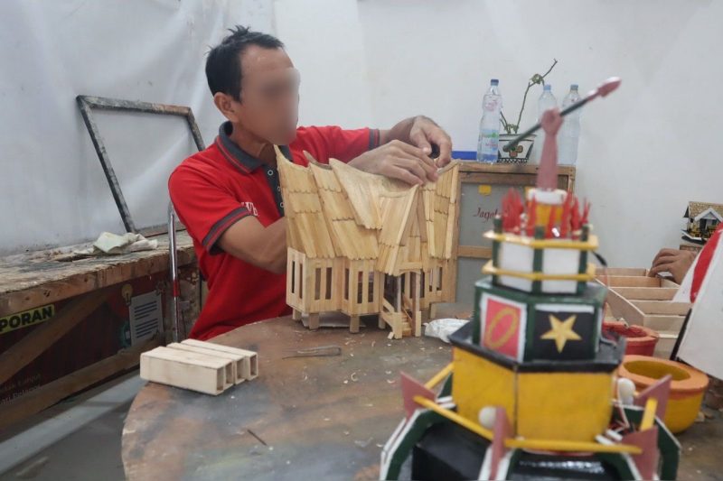 Warga Binaan Lembaga Pemasyarakatan Kelas III Batulicin, Membuat Miniatur Rumah Adat Hingga Tugu Perjuangan Pagatan