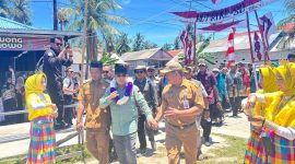 Bupati Kotabaru H. Muhammad Rusli, S.Sos bersama rombongan menghadiri Festival Adat Katir Race 2025 yang digelar di Desa Pulau Kerayaan, Kecamatan Pulau Laut Kepulauan.