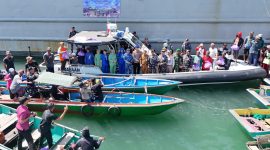 Lanal Kotabaru bersama Satgas Trisila TNI AL TA 2025 melaksanakan Bakti Kesehatan dan Bakti Sosial.