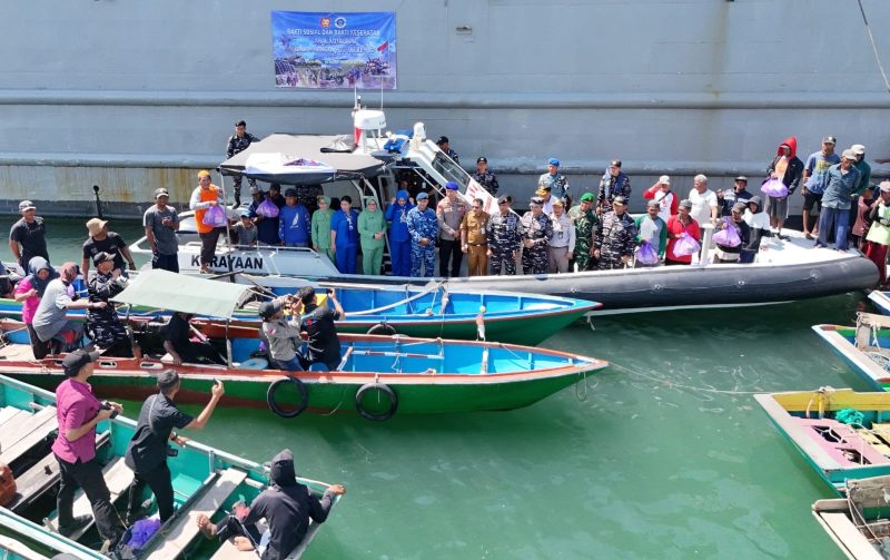 Lanal Kotabaru bersama Satgas Trisila TNI AL TA 2025 melaksanakan Bakti Kesehatan dan Bakti Sosial.