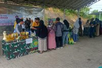 Kegiatan gerakan pasar murah bertempat di halaman Makodim 1004/ kotabaru.