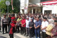 Aksi Damai di depan Kantor DPRD Kotabaru
