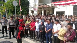 Aksi Damai di depan Kantor DPRD Kotabaru