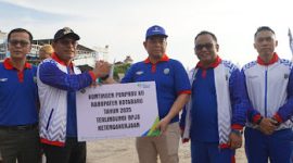 Serah Terima Secara Simbolis Penyerahan Kartu Perindungan Untuk Para Atlet Yang Bertanding Selama Kejuaran Porprov XII Kalsel