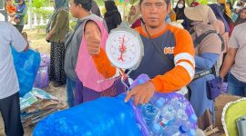 Timbang Sampah Untuk Tukar Paket Sembako di Kecamatan Angsana Kabupaten Tanah Bumbu