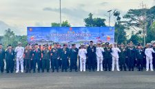 TNI seluruh Indonesia secara serentak melaksanakan peringatan HUT TNI yang ke 80 di halaman kantor bupati kotabaru