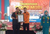 Kabupaten Kotabaru kembali menorehkan prestasi membanggakan di tingkat nasional. Pemerintah Kabupaten Kotabaru menerima penghargaan dari Museum Rekor Dunia Indonesia (MURI) atas keberhasilan menyelenggarakan Pelatihan Talenta Digital UMKM secara serentak.