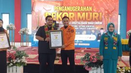 Kabupaten Kotabaru kembali menorehkan prestasi membanggakan di tingkat nasional. Pemerintah Kabupaten Kotabaru menerima penghargaan dari Museum Rekor Dunia Indonesia (MURI) atas keberhasilan menyelenggarakan Pelatihan Talenta Digital UMKM secara serentak.