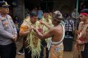 Pemkab kotabaru menghadiri acara Adat Bawanang Laburan di Desa Laburan, Kecamatan Kelumpang Hulu.