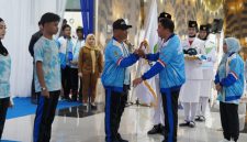 Bupati Tanah Bumbu, Andi Rudi Latif Lepas Kontingen Berangkat Porprov XII Kalsel