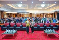 Foto Bersama Kabag Hukum Setda Tanah Bumbu, Nani Arianti bersama Peserta Bimtek Penyusunan Produk Hukum Desa di Banjarmasin, Rabu (29/10/2025).