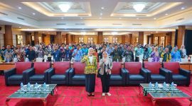 Foto Bersama Kabag Hukum Setda Tanah Bumbu, Nani Arianti bersama Peserta Bimtek Penyusunan Produk Hukum Desa di Banjarmasin, Rabu (29/10/2025).