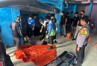 Seorang pria ditemukan meninggal dunia di halaman sebuah rumah kos di Jalan Pangeran Kacil, Kelurahan Kotabaru Hilir.