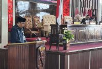 Asisten Administrasi Umum, Slamet Riyadi, S.Pd., M.Ed., sampaikan dua buah Raperda dalam rapat Paripurna Masa Persidangan Satu Rapat ke- 31, yang bertempat di Ruang Rapat Paripurna DPRD Kotabaru.