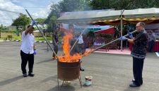 Kejaksaan Negeri Tanah Bumbu bersama Perwakilan Polres dan Pengadilan Negeri setempat, Musnahkan Barang Bukti yang sudah Inkrah.