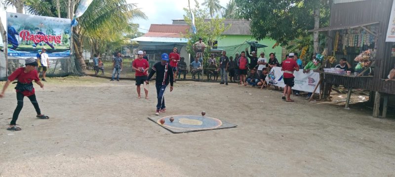 Suasana Lomba Bagasing Kampung Nelayan di Desa Sarang Tiung