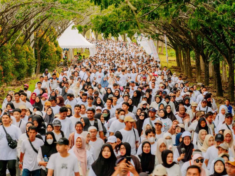 Ribuan Peserta Ikuti Jalan Sehat Batulicin Festival Yang Digelar Jhonlin Group di Batulicin Kabupaten Tanah Bumbu, Kalimantan Selatan