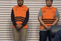 Kepala Kejaksaan Negeri Hulu Sungai Utara dan Kasi Intelijennya Saat Ditampilkan ke Publik di Gedung Merah Putih Terkai Kasus OTT Pemersan di Kabupaten Hulu Sungai Utara, Kalimantan Selatan