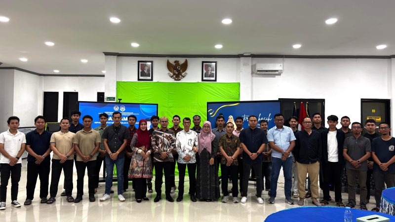 Foto bersama usai acara pisah sambu Kepala Kantor Imigrasi Kelas II TPI Batulicin dari pejabat lama ke pejabat yang baru