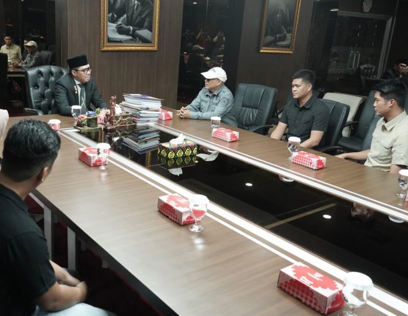 Bupati Kotabaru, H Muhammad Rusli Saat Diterima di Kantor Walikota Samarinda