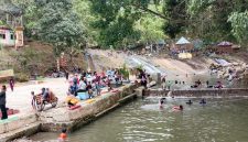 Suasana Wisata Air Terjun Tumpang Dua Kotabaru, Minggu (4/1/2026).