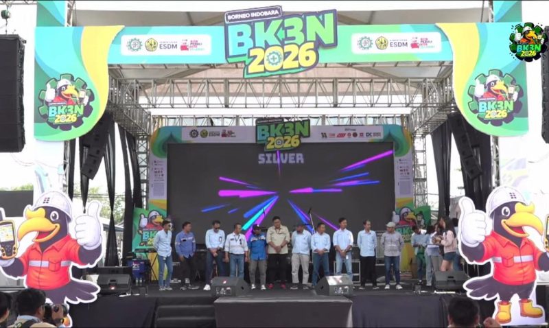 Penutupan Peringatan BK3N di Halaman Kantor PT Borneo Indobara, Minggu (15/2/26).