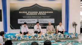 Bupati Tanah Bumbu Andi Rudi Latif saat Diskusi bersama Media dan Komunitas Media Sosial di Ruang Terbuka Rumah Pena BerAksi