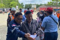 Petugas Arahkan Pendaftar Mudik Gratis di Pelabuhan Batulicin yang difasilitasi Pemerintah Pusat dengan Operator PT Dharma Lautan Utama Cabang Batulicin, Selasa (10/3/26).