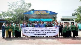 Foto Bersama Usai Penandatangan kerjasama antara PT United Tractors Tbk (UT) dengan SMK Insan Luhur Nusantara (ILUNA) Angsana Kabupaten Tanah Bumbu