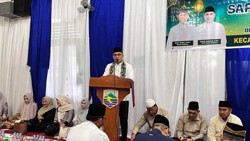 Wakil Bupati Kotabaru, Syairi Mukhlis Saat Safari Ramadhan di Desa Mekarpura Kecamatan Pulau Laut Tengah 
